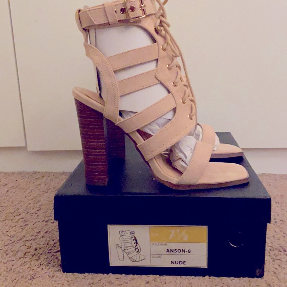 Gorgeous NEVER WORN Lace up sandals!!